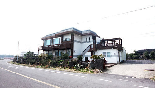 La Maison Benie Deuxieme Seogwipo Exterior photo
